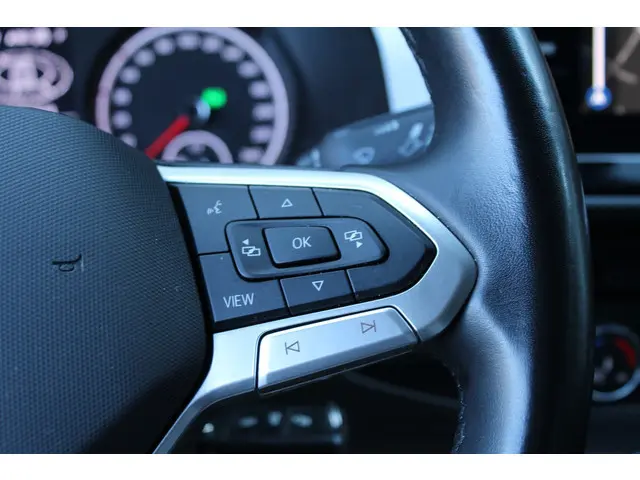 Volkswagen Transporter 2.0 TDI L2H1 30 Bulli 2024 Diesel 8