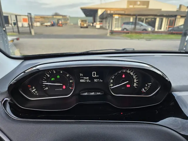 Peugeot 208 1.2 PureTech Active 2016 Benzine 12