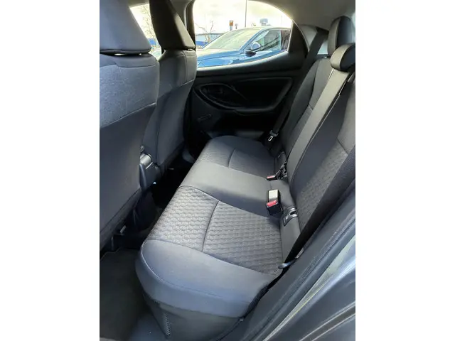 Toyota Yaris 1.5 Hybrid Active 2022 Hybride Benzine 42