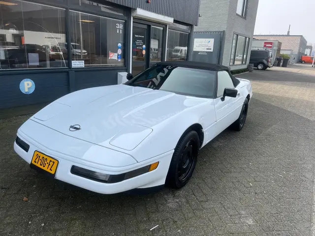 Chevrolet Corvette 2