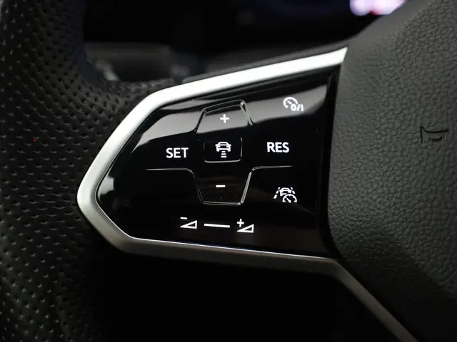 Volkswagen Golf 1.5TSI/130PK R-Line DSG 2022 Benzine 8