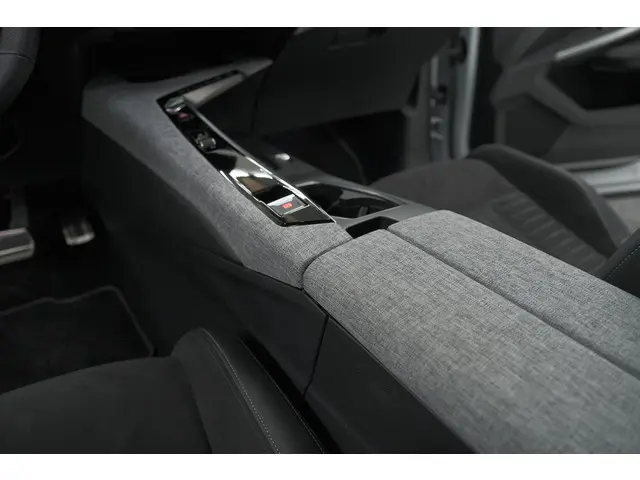 Peugeot 3008 Hybrid 136 e-DSC6 GT 2024 Hybride Benzine 55