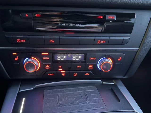 Audi A6 Limousine 2.8 FSI Pro Line S 2012 Benzine 19