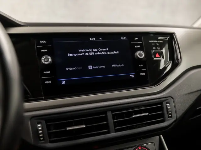 Volkswagen Polo 1.0 TSI Sportline 2019 Benzine 25