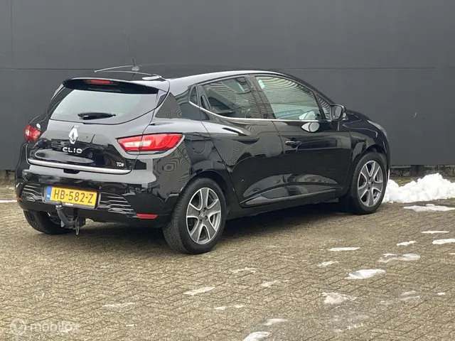 Renault Clio 0.9 TCe Night&Day !! MOTOR DEFECT !! 2015 Benzine 4