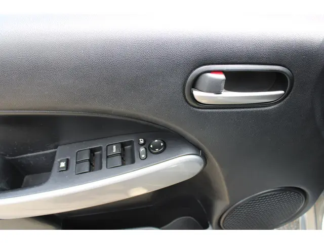 Mazda 2 1.3 Navigator GT 2012 Benzine 15