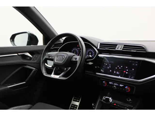 Audi Q3 45 TFSI e S edition 2021 Hybride Benzine 33