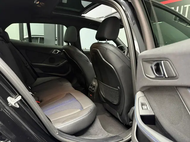 BMW 1 Serie 120i M-pakket 2023 2023 Benzine 10