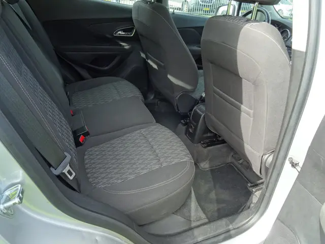 Opel Mokka 1.6 Cosmo 4x4 allroad 2013 Benzine 12