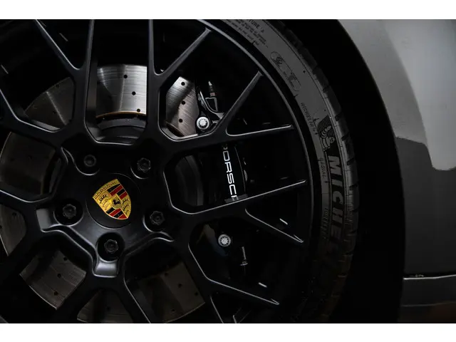 Porsche 911 3.0 Carrera 4 GTS 2022 Benzine 37