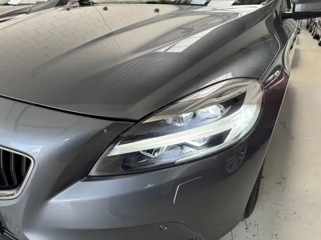 Volvo V40 1.5 T2 R-Design AUTOMAAT!! 2016 Benzine 19