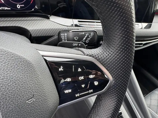 Volkswagen Golf 1.5 eTSI R-Line 2022 Benzine 21