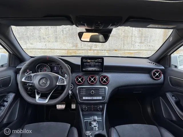 Mercedes-Benz A-Klasse AMG 45 4MATIC 2016 Benzine 4