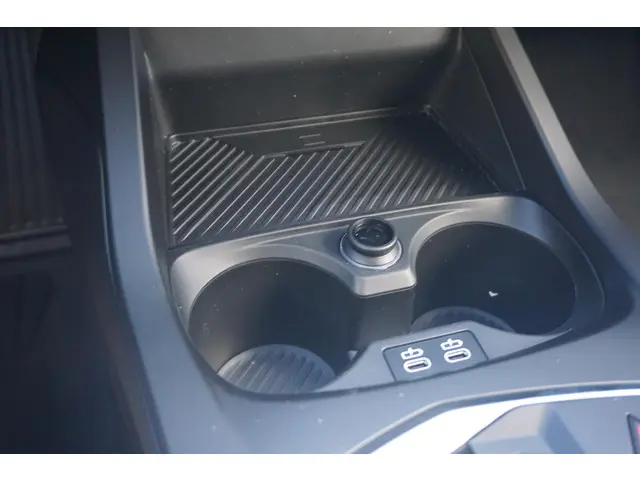 BMW 1 Serie 120 2025 Benzine 19