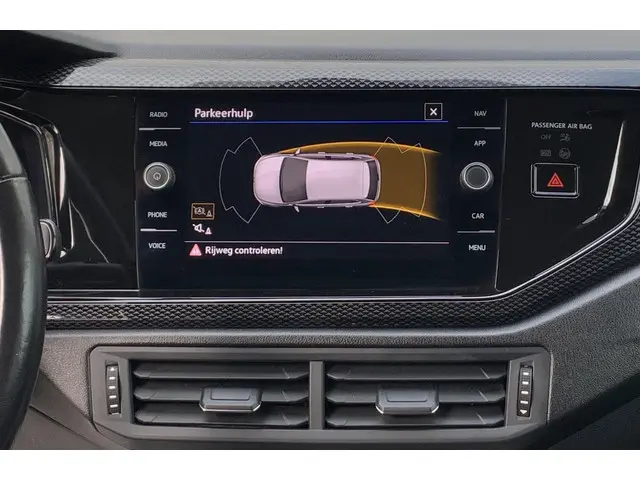 Volkswagen Polo 1.0 TSI Life Business, DSG 2022 Benzine 25