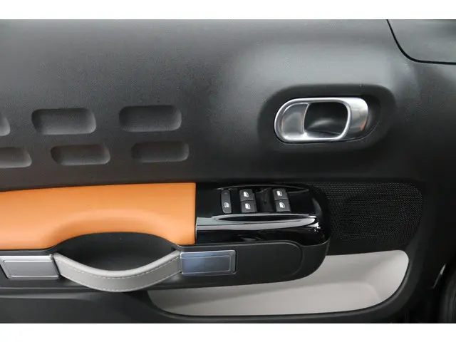 Citroën C3 1.2 PureTech S&S Shine zwart 2017 Benzine 33