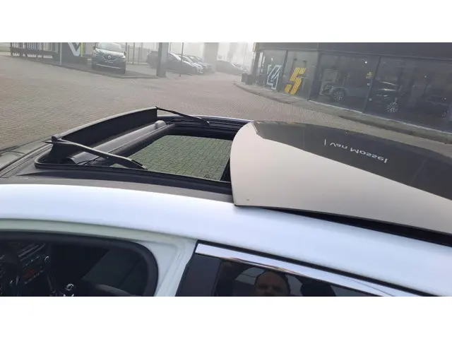 Kia cee'd 1.6 GT 204 PK navi PANODAK airco 2014 Benzine 3