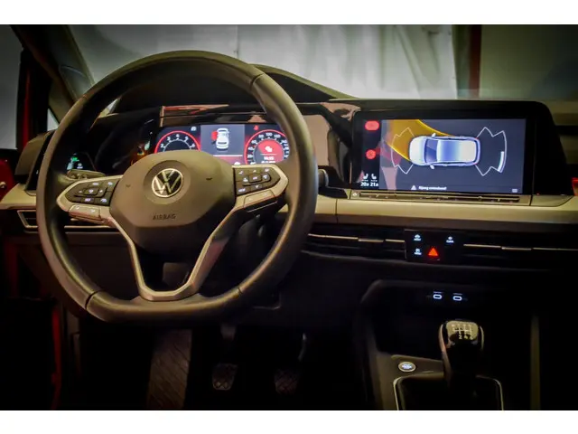 Volkswagen Golf 8 1.5 TSI Life Business 2022 Benzine 24