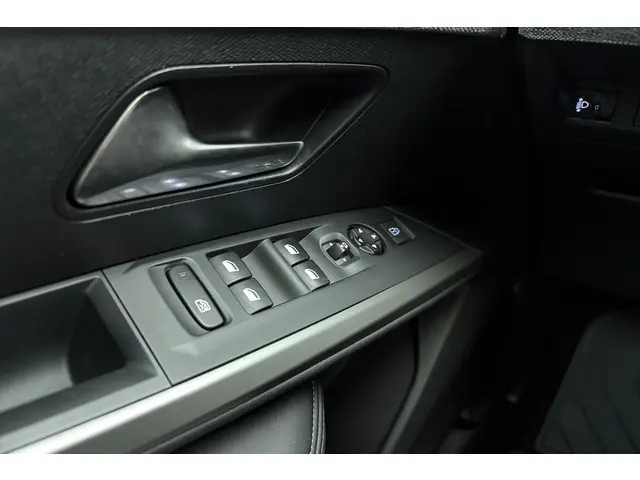 Peugeot 3008 1.2 Hybrid 145 Allure 2025 Hybride Benzine 22