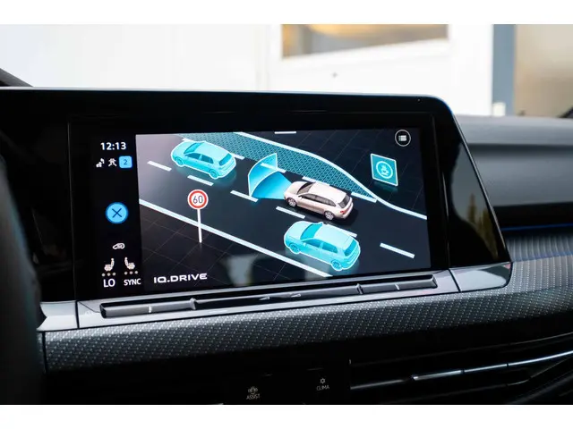 Volkswagen Golf Variant R | 322 PK | 2023 Benzine 44