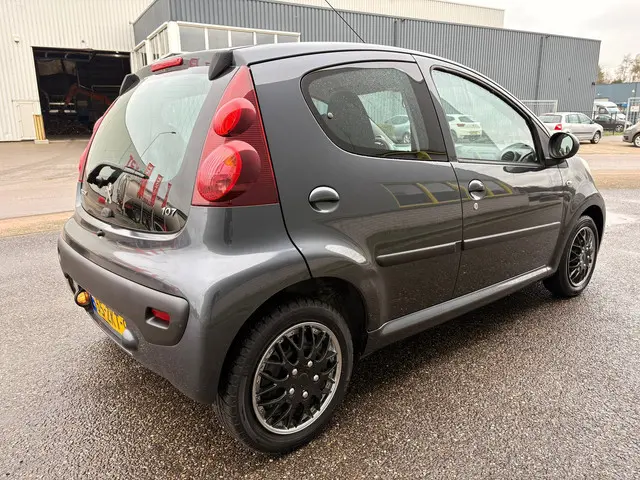 Peugeot 107 1.0 Active Airco 2013 Benzine 3