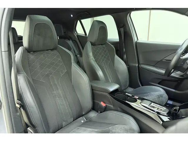 Peugeot e-2008 EV GT Pack 50 kWh 2022 Elektrisch 13