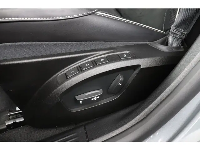 Volvo V40 1.5 T3 R-Design 2019 Benzine 8