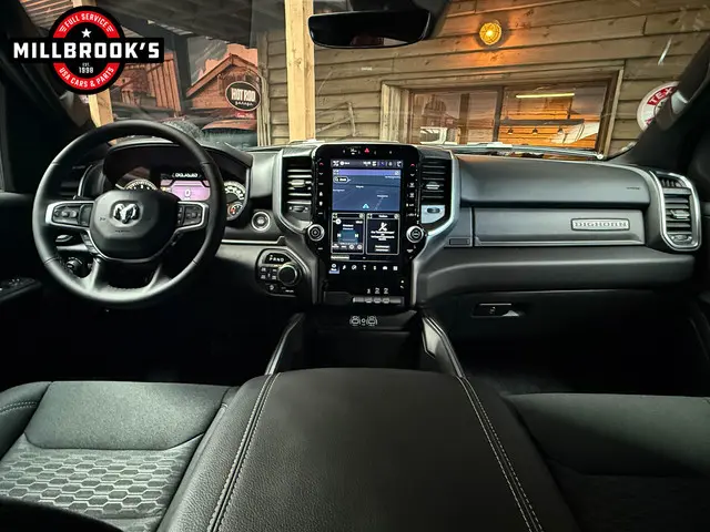 Dodge Ram 1500 Big Horn 2024 Benzine 10