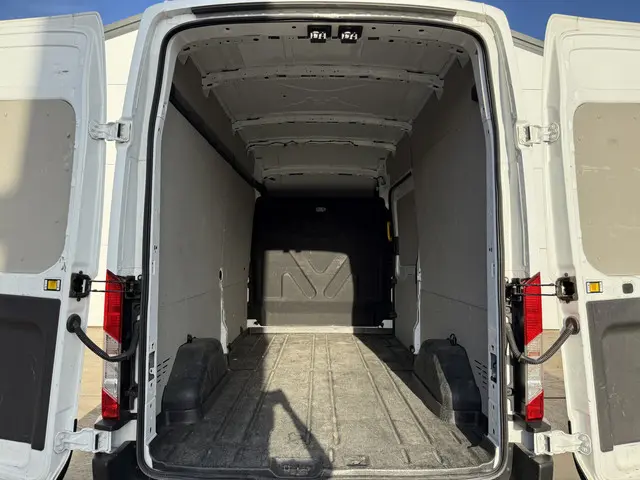 Ford Transit 350 2.0 TDCI 170PK 2023 Diesel 12