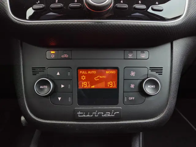 Fiat Punto Evo 0.9 TwinAir 2013 Benzine 27