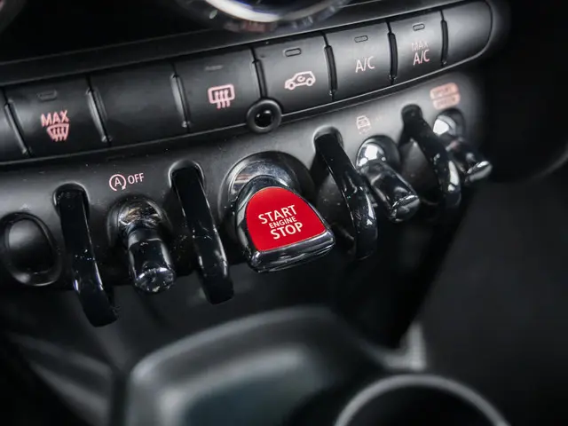 MINI 5-Deurs Cooper Aut. 2023 Benzine 12