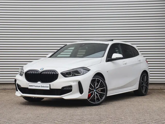 BMW 1 Serie 5-deurs 118i 2024 Benzine 42