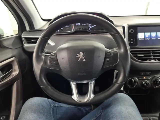 Peugeot 2008 1.2 PureTech Active 2015 Benzine 10