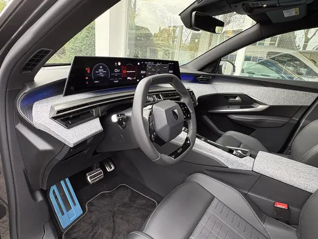 Peugeot 3008 1.2 Hybrid 145 GT 2025 Hybride Benzine 23