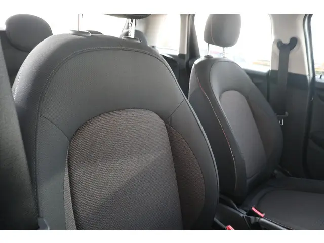 MINI 5-Deurs One Essential 2021 Benzine 14