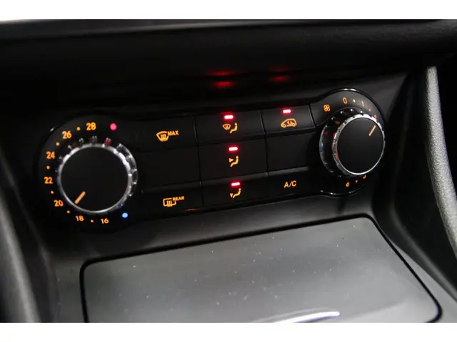 Mercedes-Benz CLA 180 2014 Benzine 21