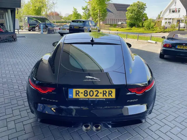 Jaguar F-Type P300 RWD 2019 Benzine 18