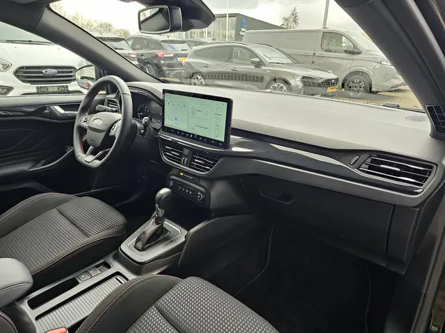 Ford Focus 1.0 EcoBoost Hybrid ST Line 2024 Benzine 8