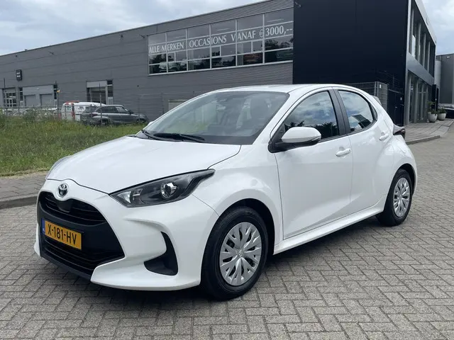 Toyota Yaris 1.5 Hybrid Active 2023 Hybride Benzine 2
