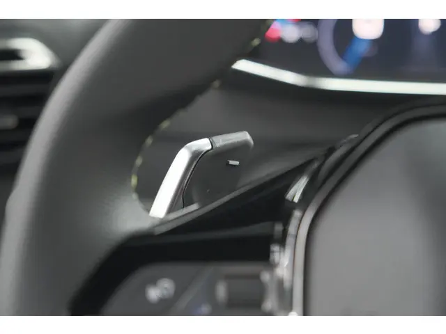 Peugeot 2008 Hybrid 145 e-DCS6 GT 2025 Hybride Benzine 34