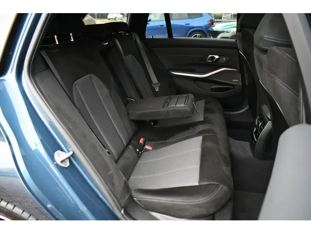 BMW 3 Serie Touring 330e M-Sport 2025 Hybride Benzine 37