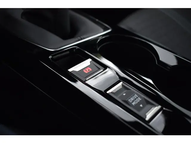Peugeot 2008 1.2 PureTech Allure Pack 2023 Benzine 30