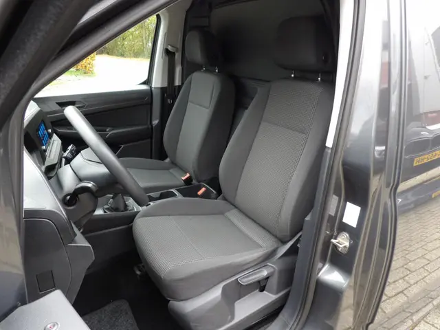 Volkswagen Caddy Cargo 2.0 TDI 1st Edition 2022 Diesel 8