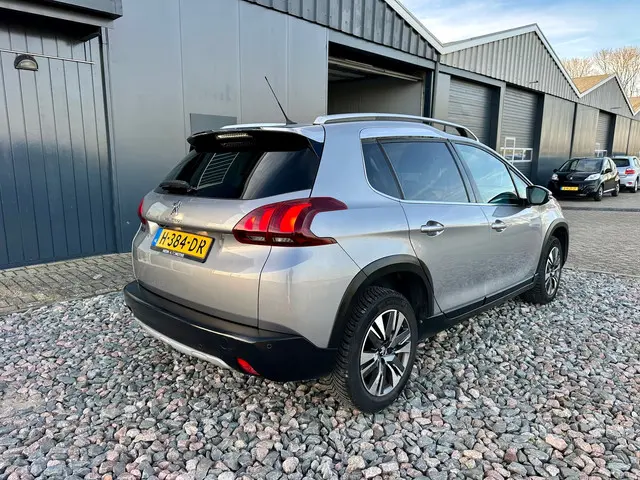 Peugeot 2008 1.2 PureTech GT-Line 2019 Benzine 3