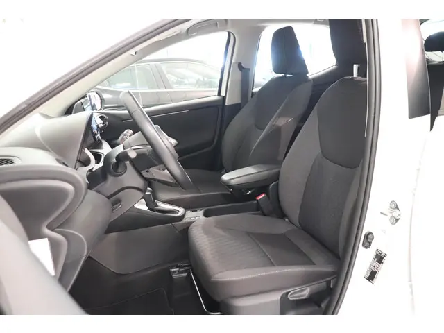 Toyota Yaris 1.5 Hybrid Active 2022 Hybride Benzine 10