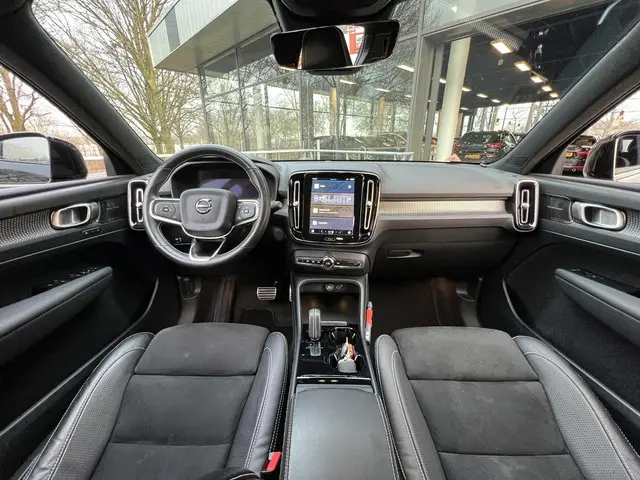 Volvo XC40 3