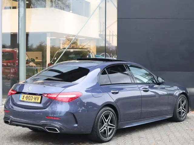 Mercedes-Benz C-Klasse 180 AMG Line 2024 Benzine 2