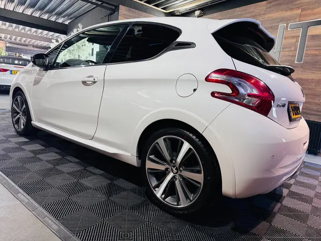 Peugeot 208 1.6 THP XY 2013 Benzine 14