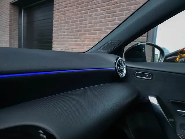 Mercedes-Benz A-Klasse 250e 2022 Hybride Benzine 12