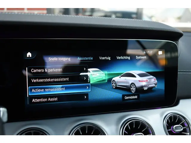Mercedes-Benz E-Klasse Coupé 200 AMG Line 2020 Benzine 40